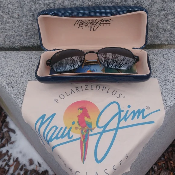 MAUI JIM Hilo 133-02 Polarized Sunglasses w/ Hardcase, 100% UV protection - Picture 2 of 6